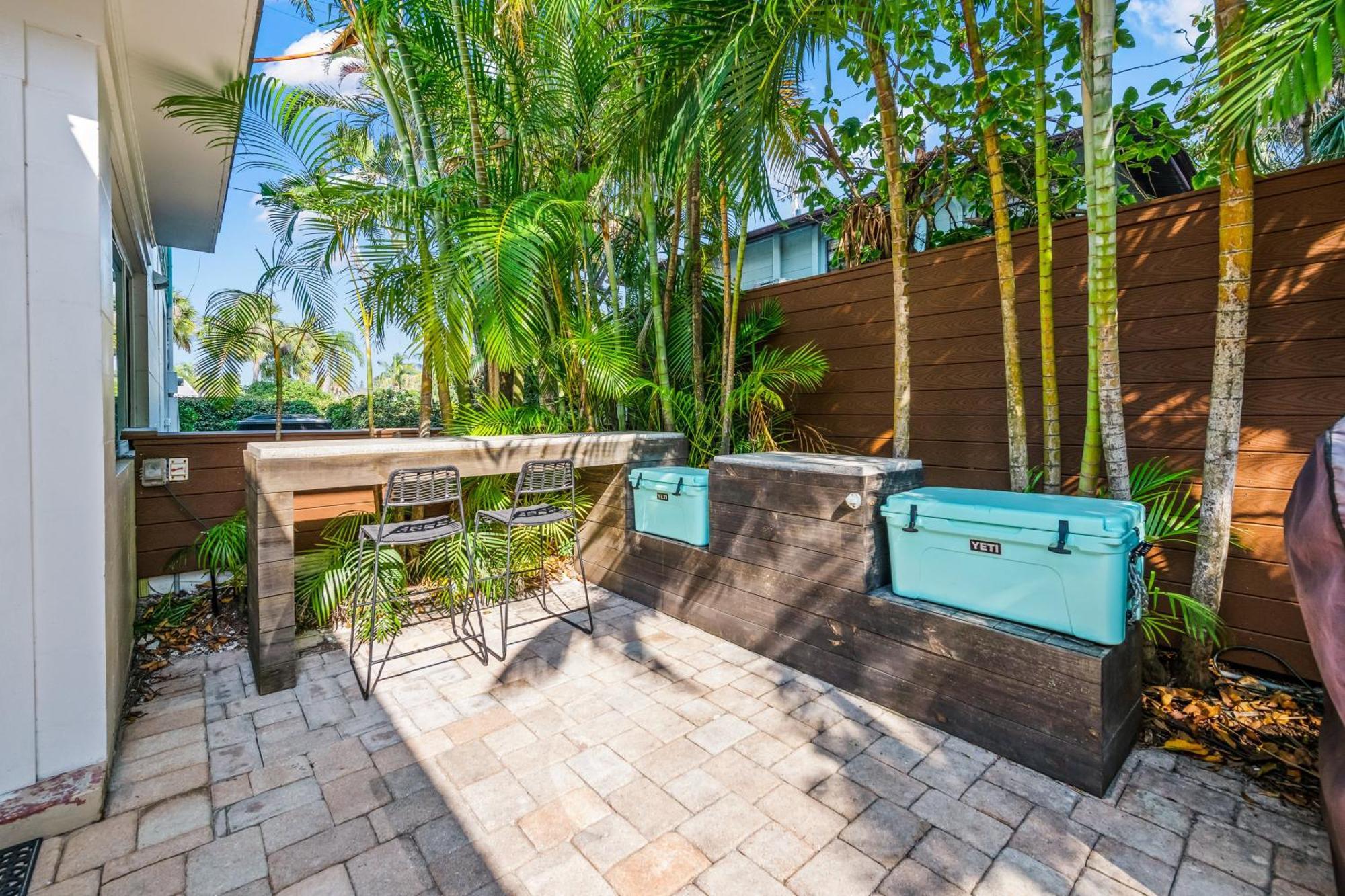 Sandy Pants - Designer Beach Chic Home Steps To Beach Backyard Oasis W Heated Pool Анна-Мария Экстерьер фото